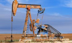 النفط العراقي يعود للمنطقة الحمراء متأثرا بالهبوط الجماعي للأسعار